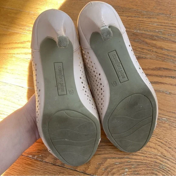 4/$10 - Comfort Plus Pale Pink Heeled Pumps with Bows - Picture 9 of 15
